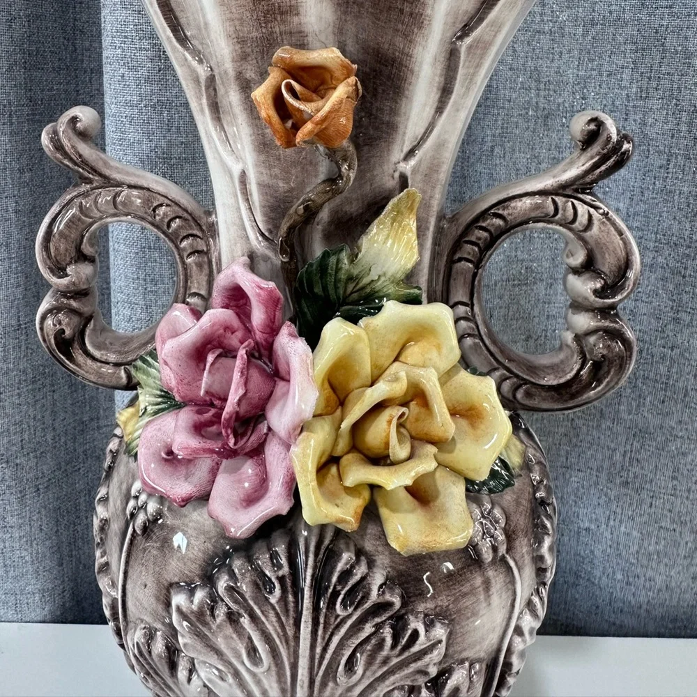 Capodimonte elegant Floral  Vase with Pink and Yellow flowers. Made in Italy